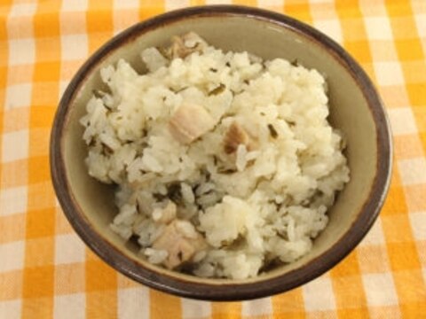 フーチバージューシー(ヨモギの炊き込みご飯)